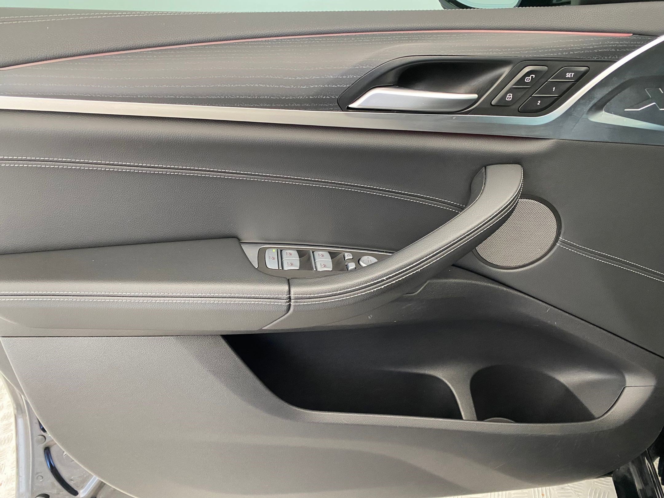 Certified 2023 BMW X4 M40i w/ Premium Package image 11