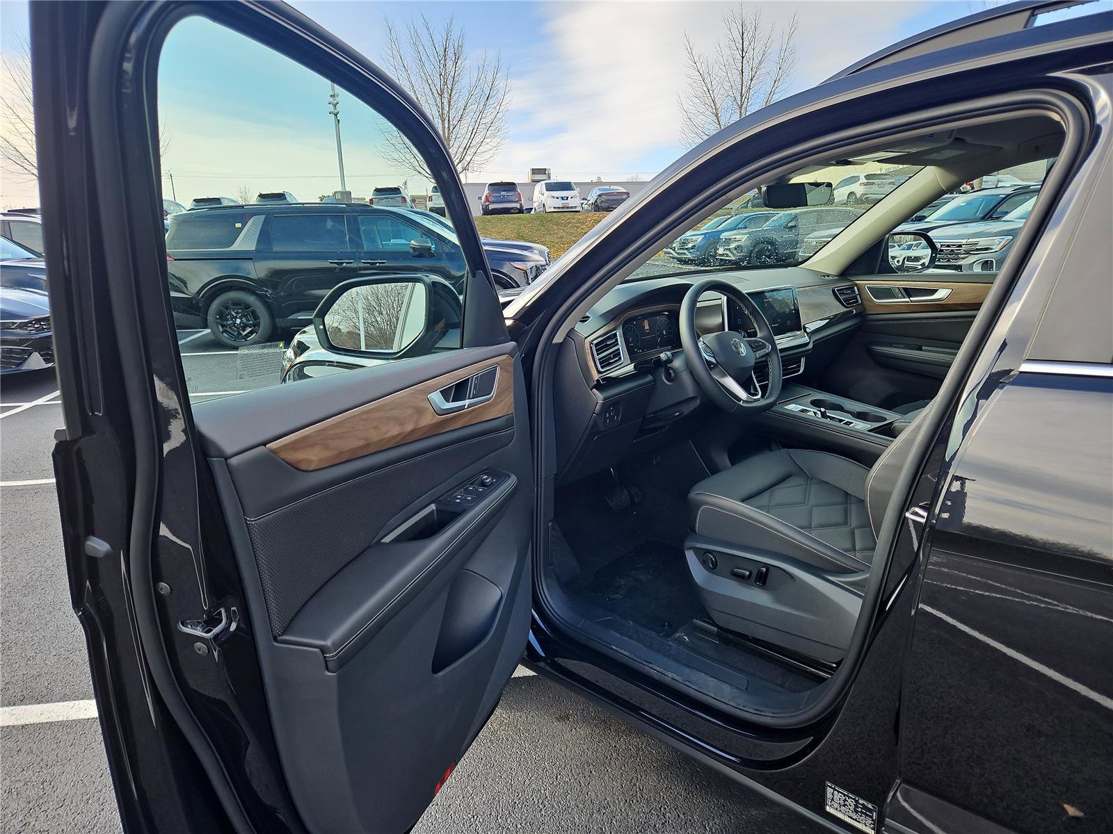 New 2026 Volkswagen Atlas SE image 11