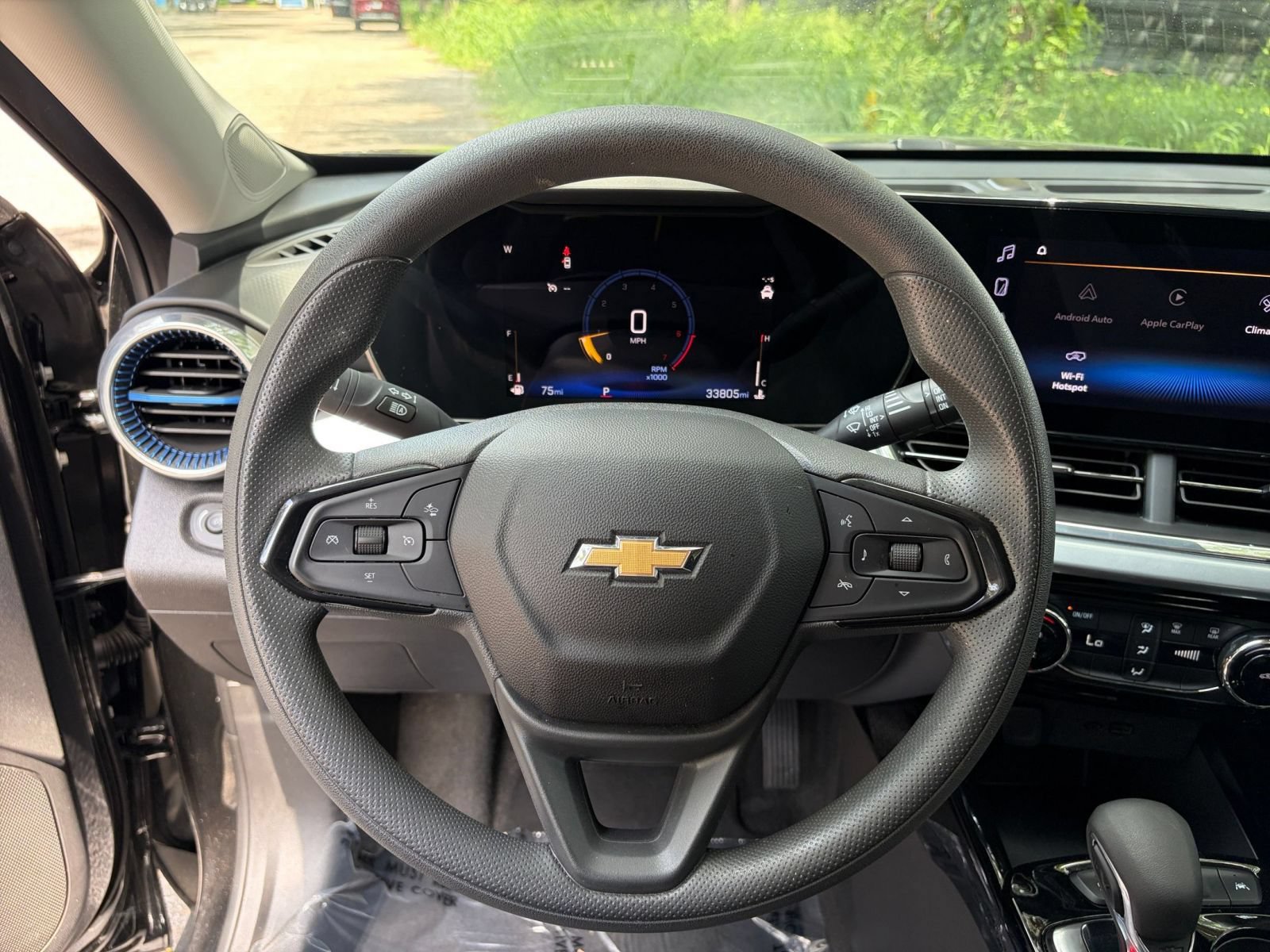 Used 2025 Chevrolet Trax LT FWD image 27