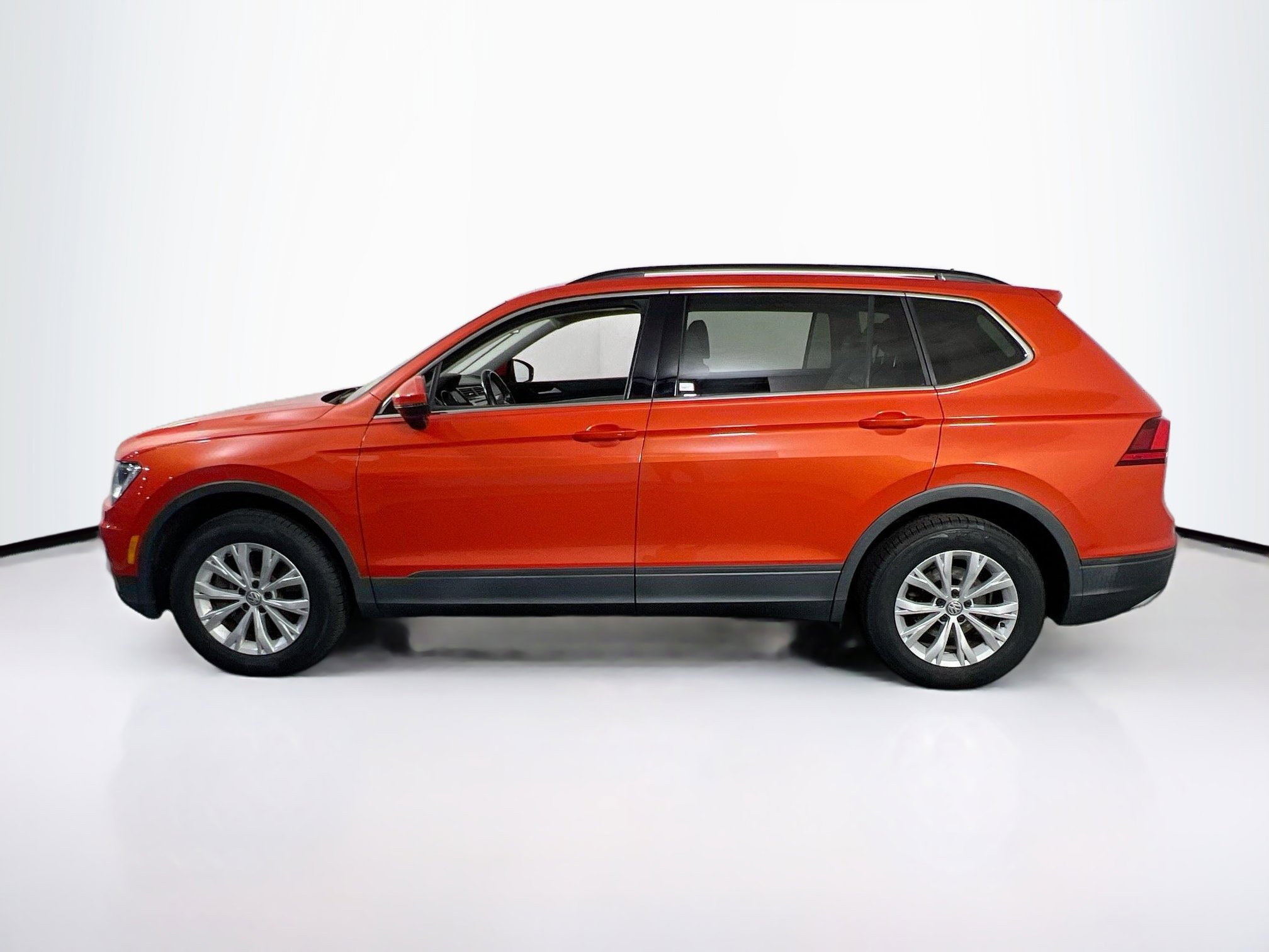Used 2019 Volkswagen Tiguan SE w/ Panoramic Sunroof Package AWD/4WD image 8