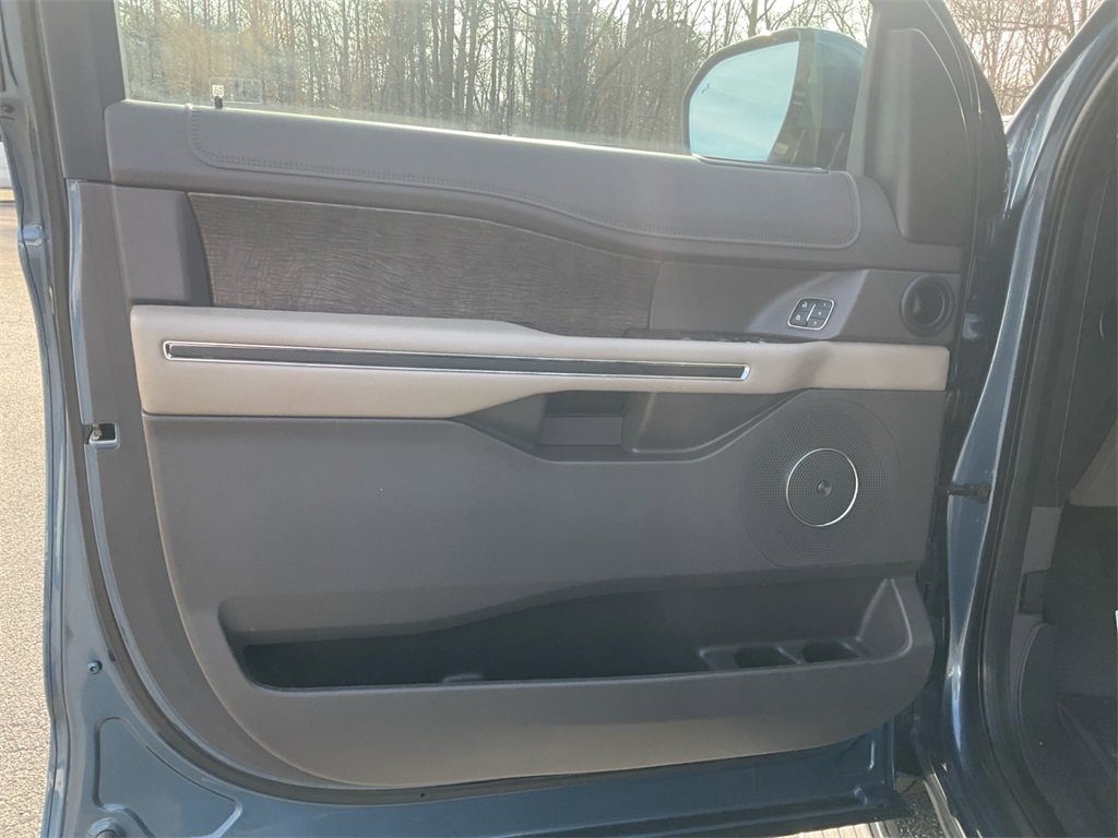 Used 2020 Ford Expedition Limited w/ Equipment Group 302A image 17