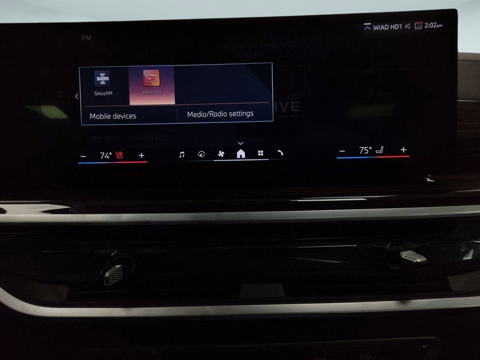 Used 2025 BMW X5 xDrive50e w/ Parking Assistance Package image 21