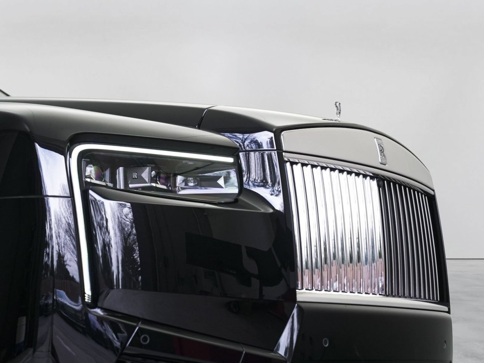 Certified 2025 Rolls-Royce Cullinan AWD/4WD image 5