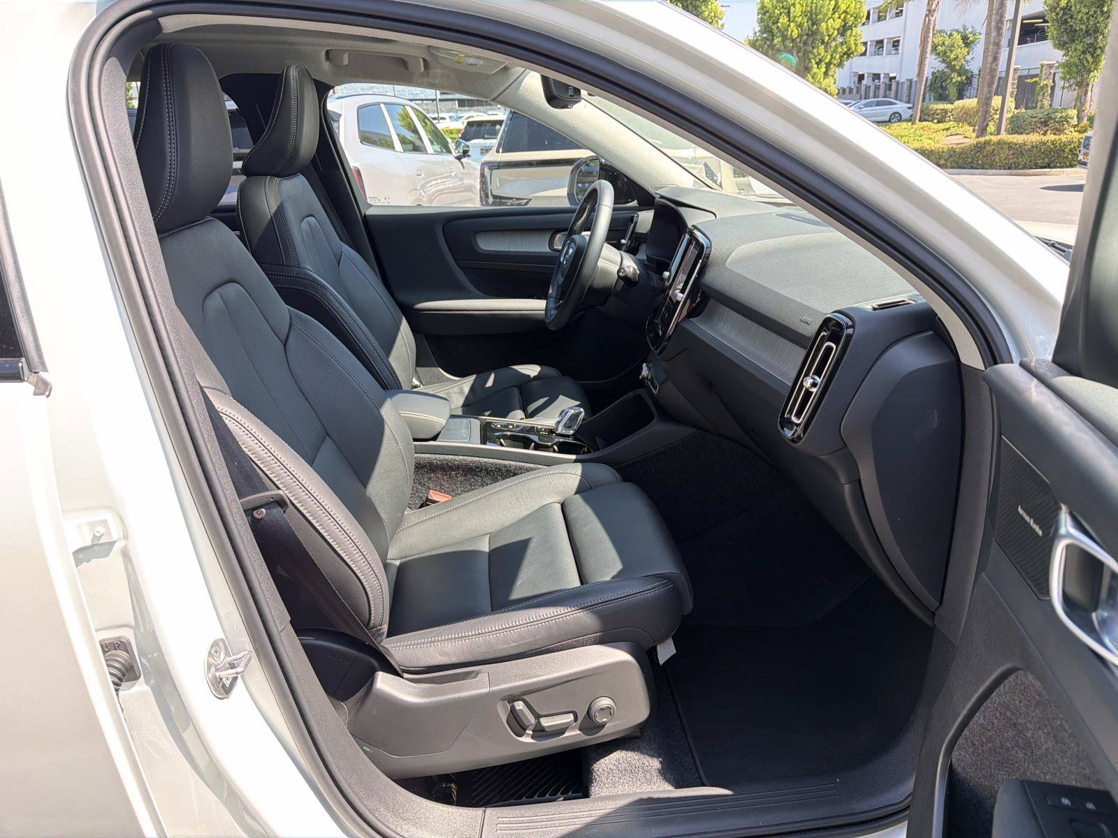 New 2026 Volvo XC40 B5 Ultra w/ Climate Package AWD/4WD image 25