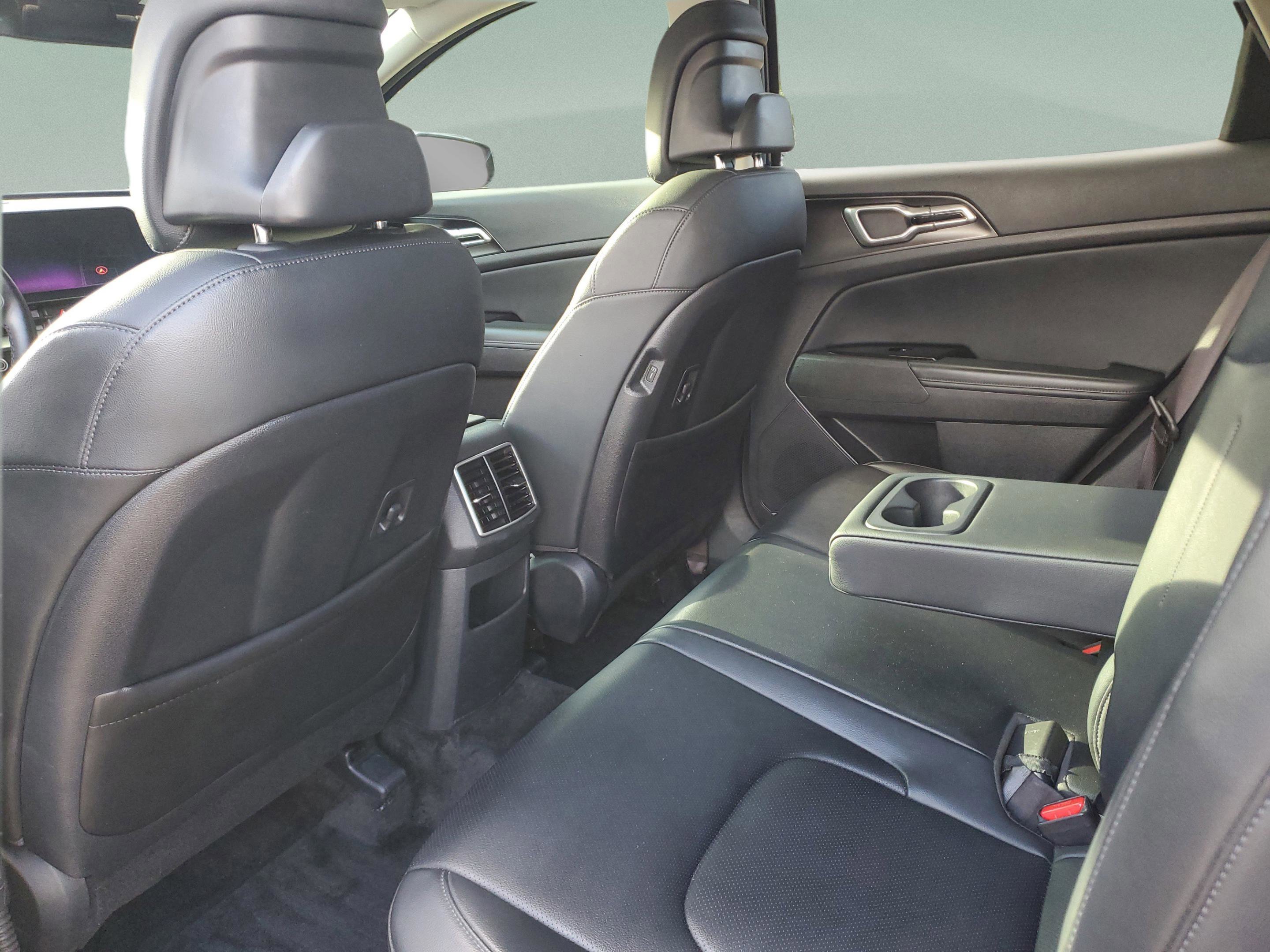 Used 2024 Kia Sportage EX image 6