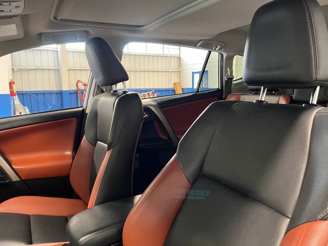 Used 2015 Toyota RAV4 Limited image 23