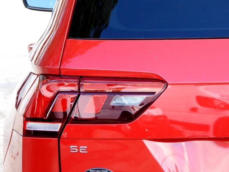 Used 2023 Volkswagen Tiguan SE w/ Panoramic Sunroof Package image 18