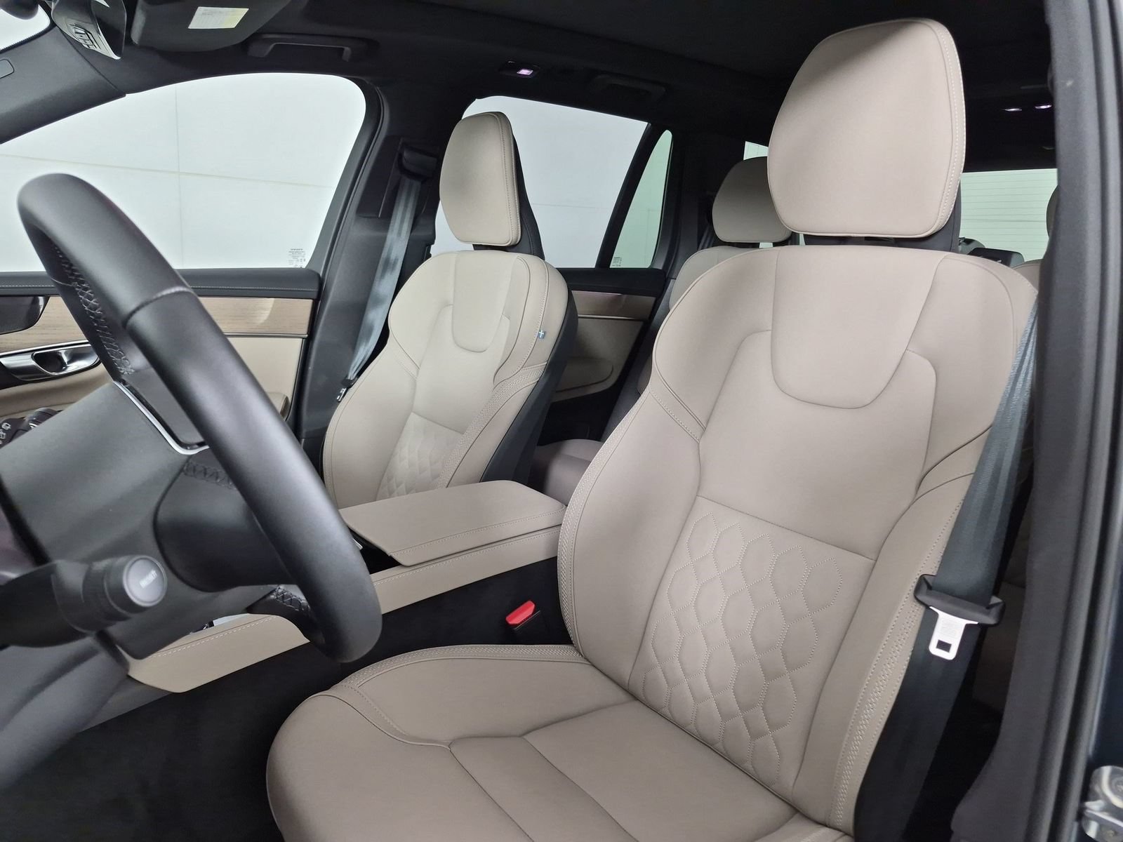 Certified 2026 Volvo XC90 B6 Plus w/ Protection Package Premier AWD/4WD image 29