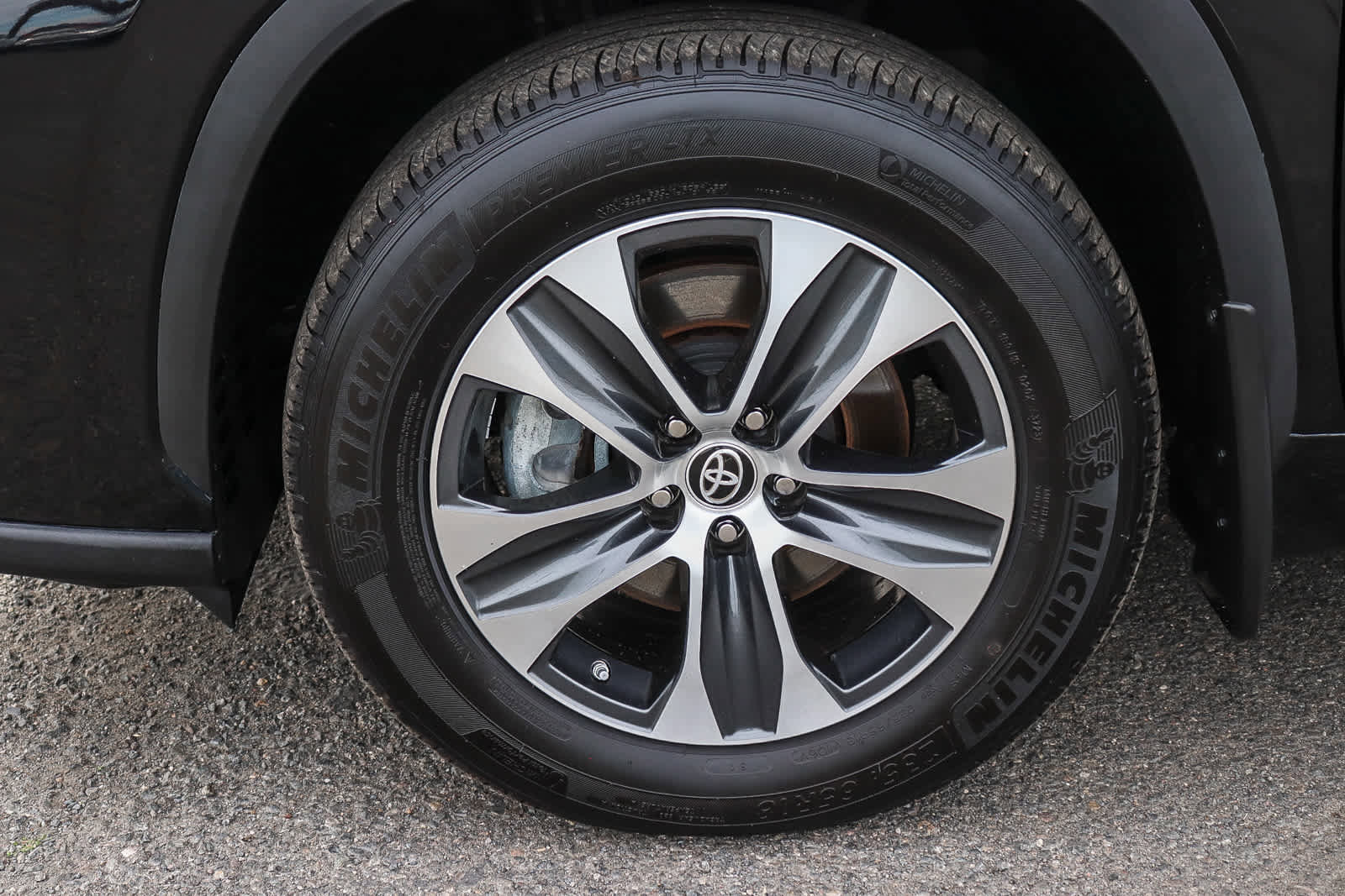 Used 2023 Toyota Highlander XLE image 11