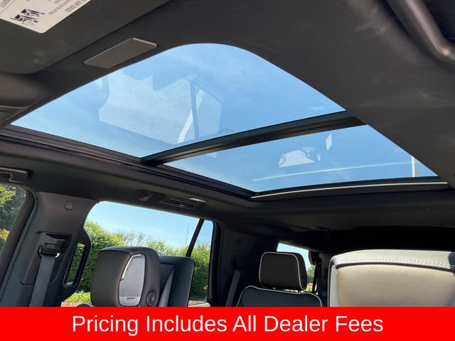 Used 2025 GMC Yukon Denali Ultimate AWD/4WD image 9