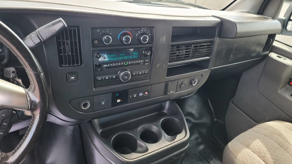 Used 2017 GMC Savana 2500 RWD image 22