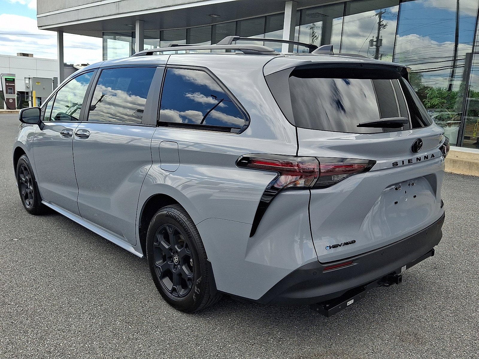 Used 2026 Toyota Sienna XLE Woodland Edition AWD/4WD image 7