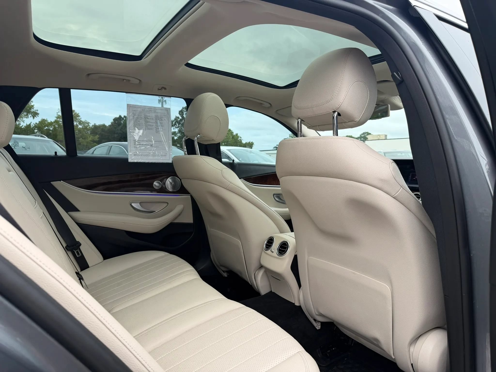 Used 2017 Mercedes-Benz E 400 4MATIC Wagon image 23