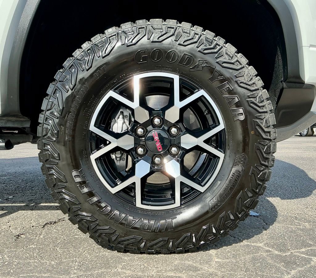 Used 2024 GMC Canyon AT4X image 21