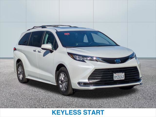 Used 2022 Toyota Sienna XLE image 4