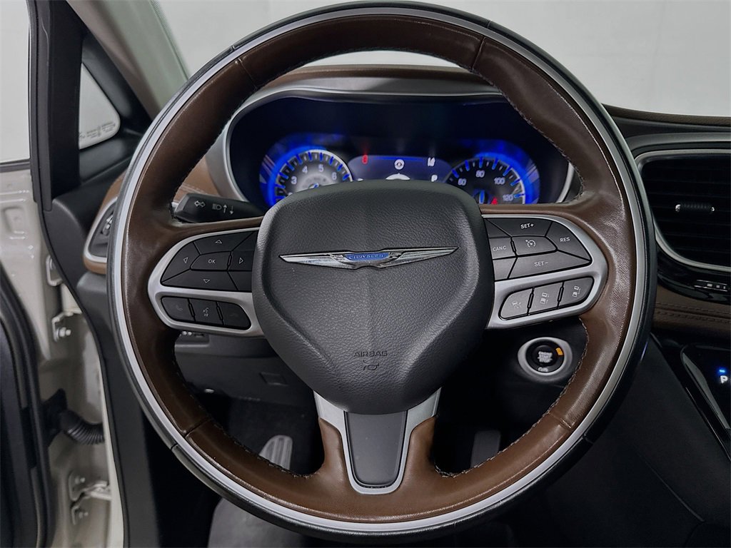 Used 2019 Chrysler Pacifica Limited w/ Tire & Wheel Group image 18