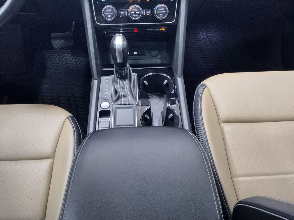 Certified 2022 Volkswagen Atlas Cross Sport SE w/ Panoramic Sunroof Package image 38