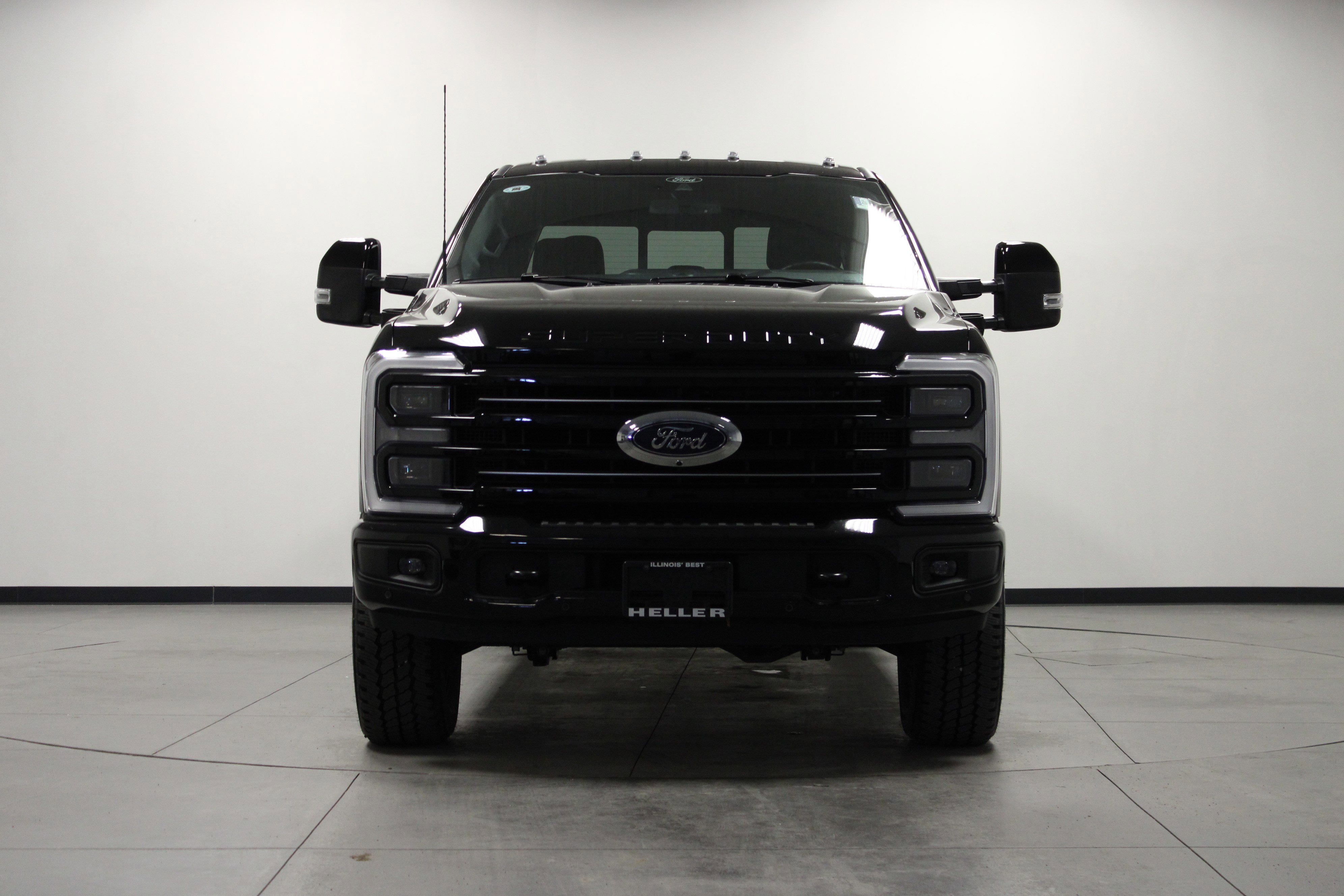 Used 2025 Ford F250 Platinum w/ FX4 Off-Road Package image 9