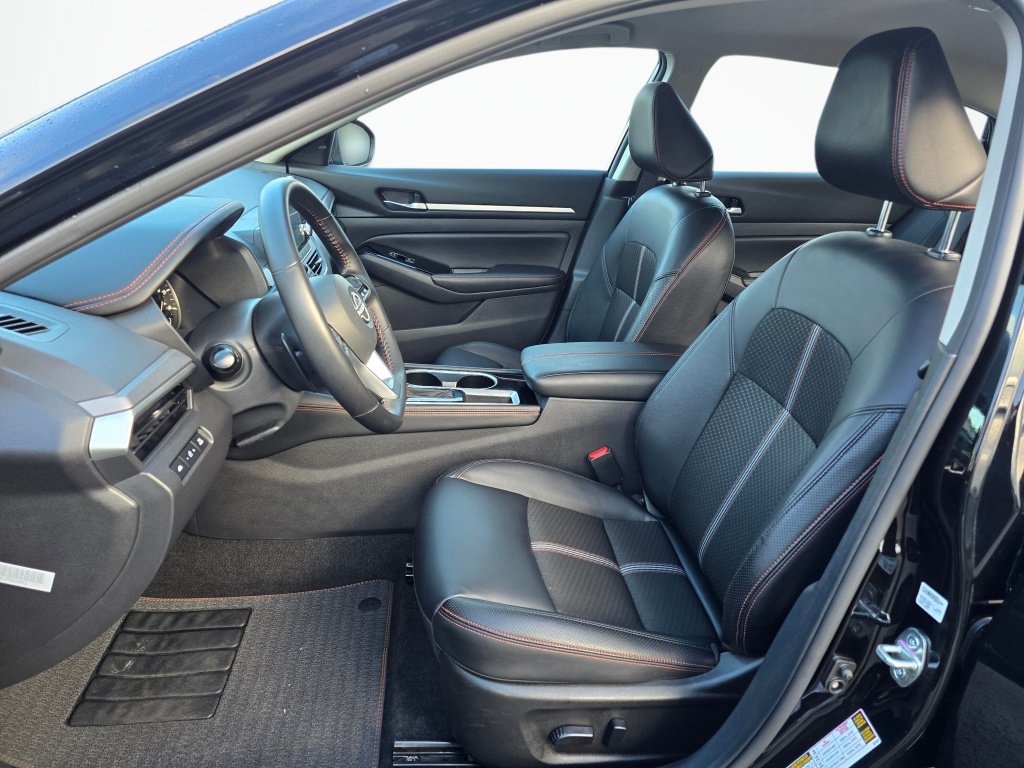 Used 2025 Nissan Altima 2.5 SR FWD image 13