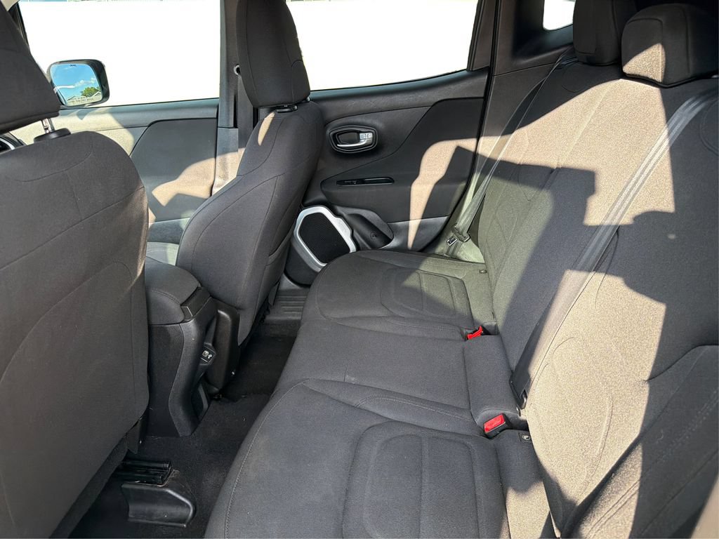 Used 2018 Jeep Renegade Latitude FWD image 11