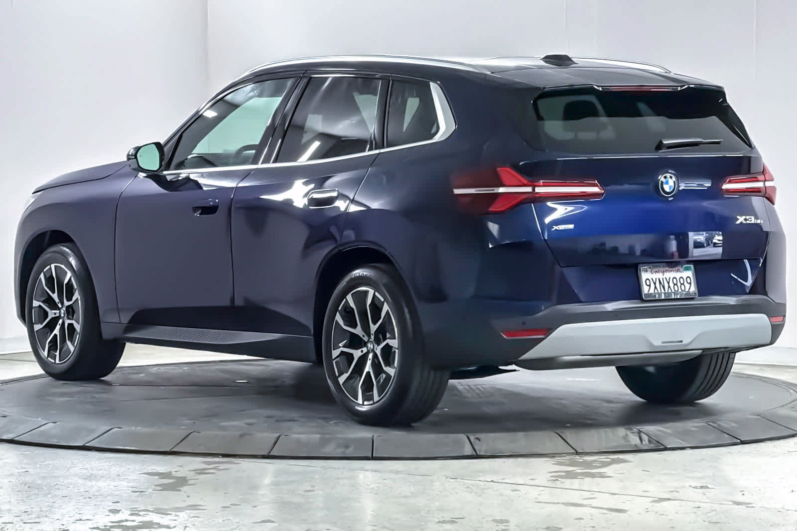 Used 2026 BMW X3 xDrive30i w/ Premium Package AWD/4WD image 3