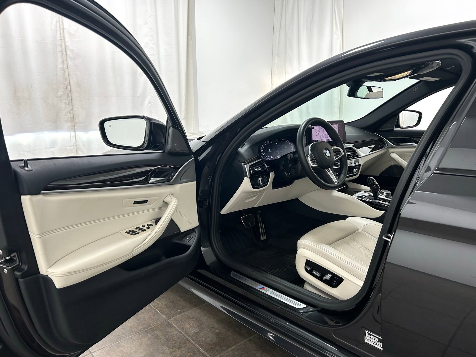 Used 2023 BMW 540i xDrive w/ M Sport Package image 24