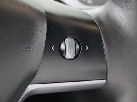 Used 2024 Tesla Model Y Long Range RWD image 16