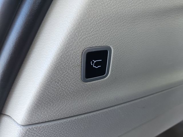 Used 2024 Chrysler Voyager LX FWD image 44