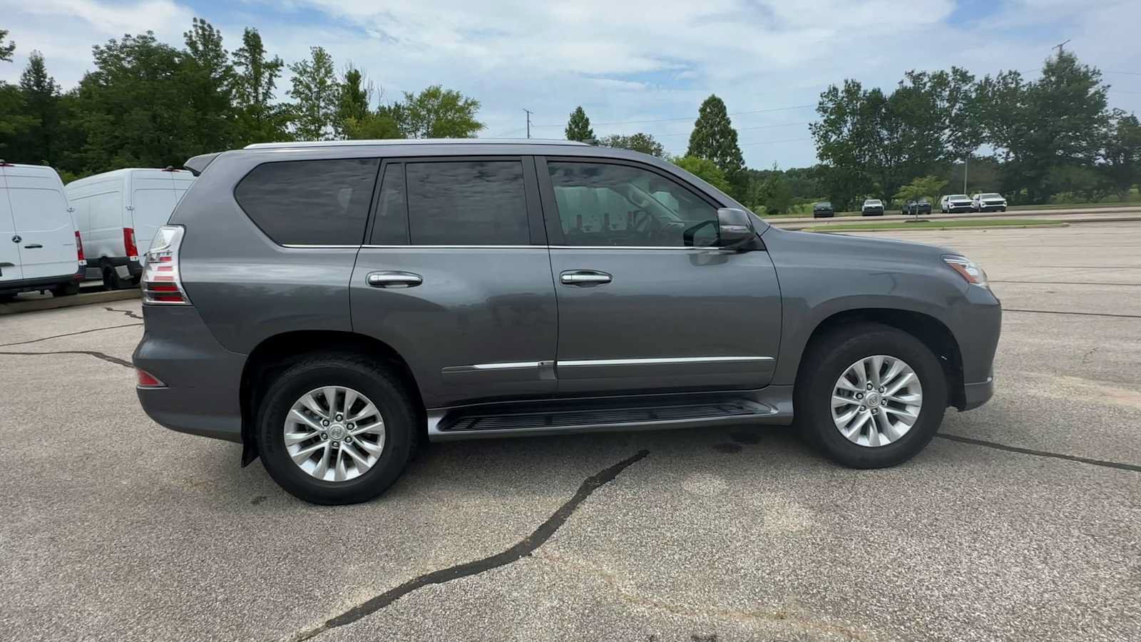 Used 2018 Lexus GX 460 Premium w/ Premium Package AWD/4WD image 9