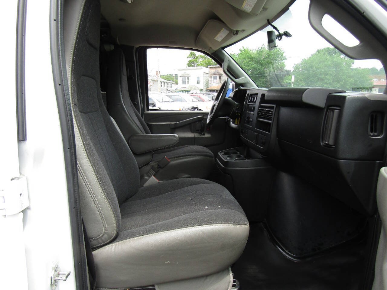 Used 2018 GMC Savana 2500 w/ Driver Convenience Package RWD image 24