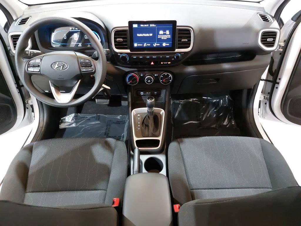 Certified 2025 Hyundai Venue SE FWD image 9