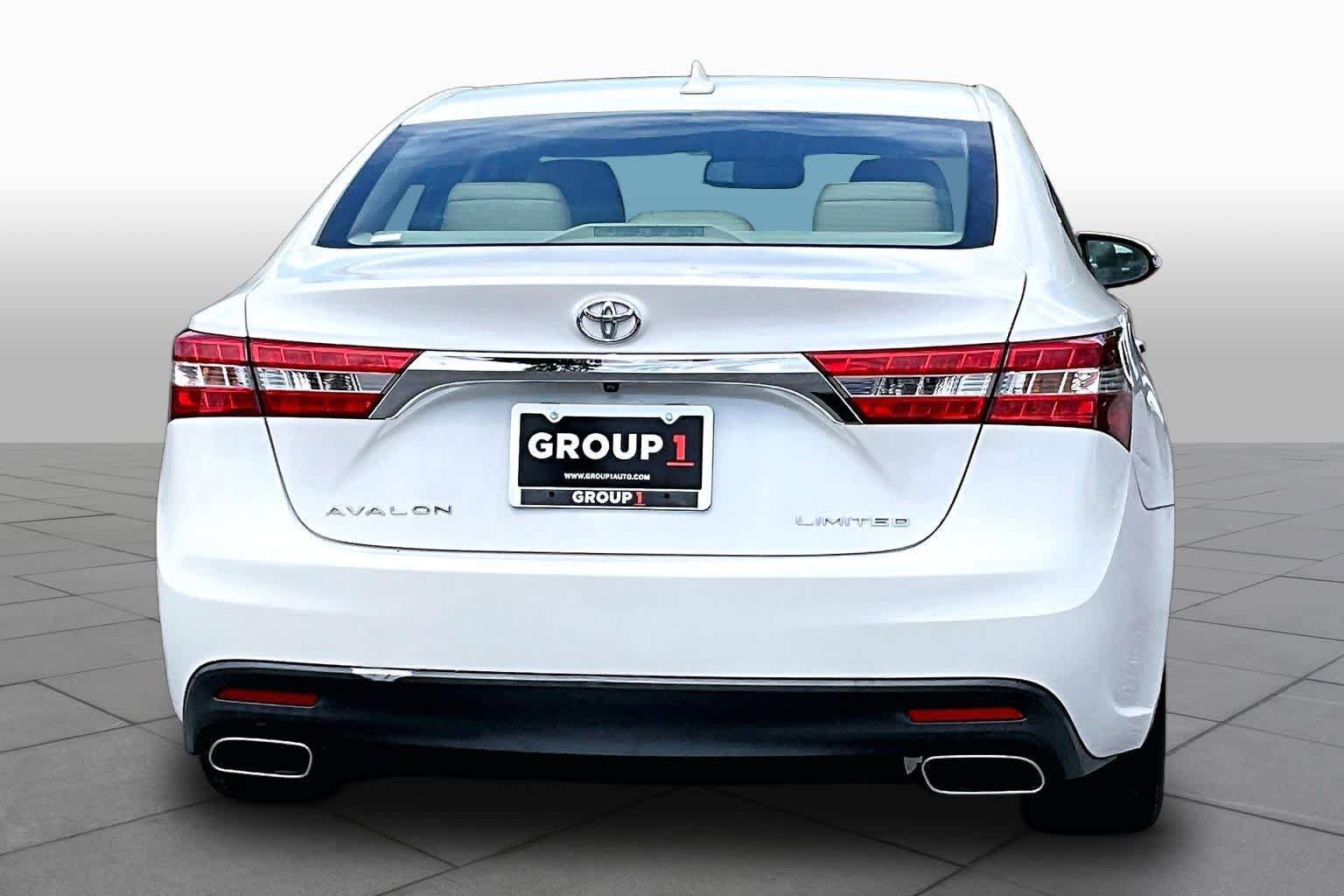 Used 2013 Toyota Avalon Limited w/ Technology Pkg FWD image 5