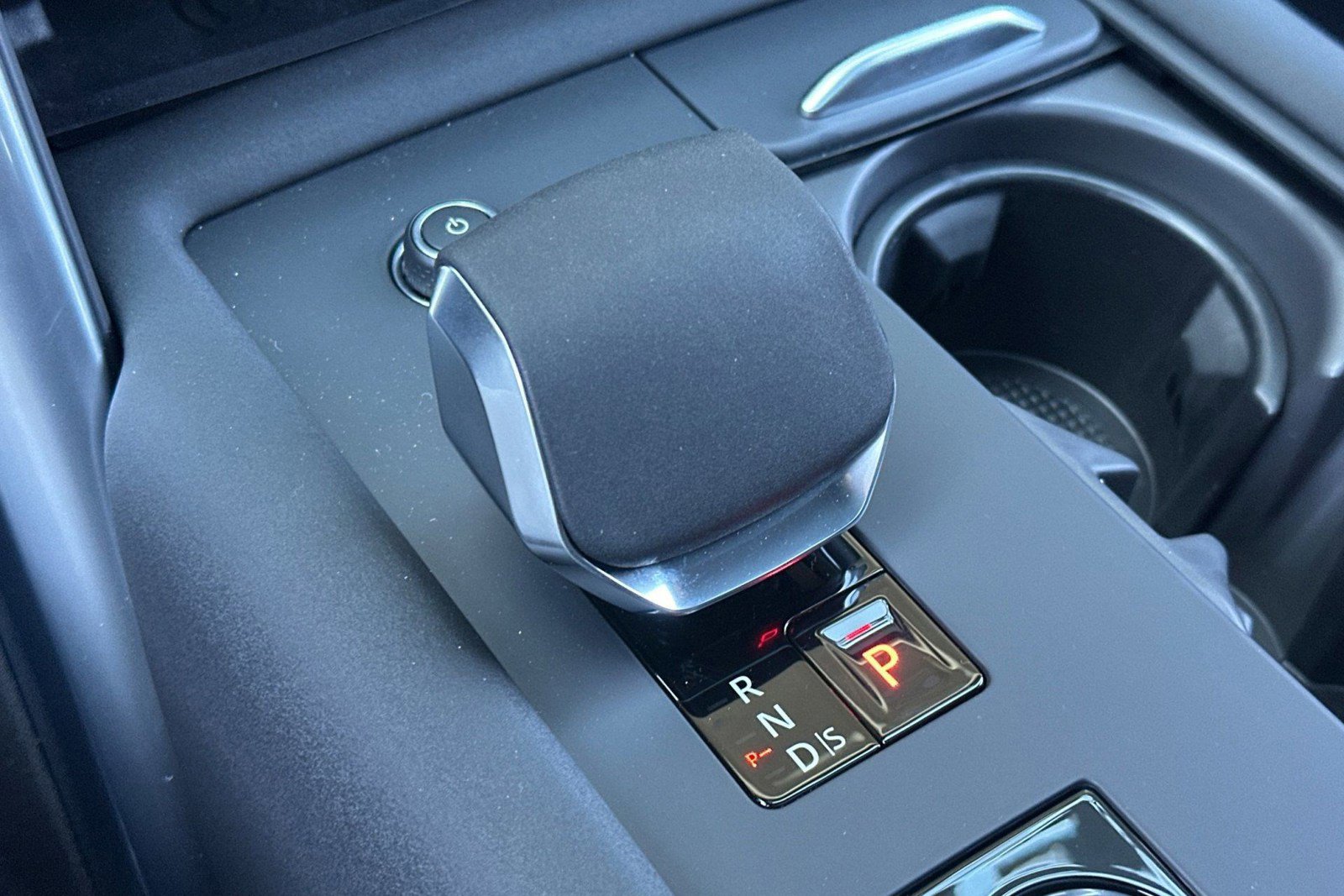 New 2026 Land Rover Discovery Limited Edition AWD/4WD image 17