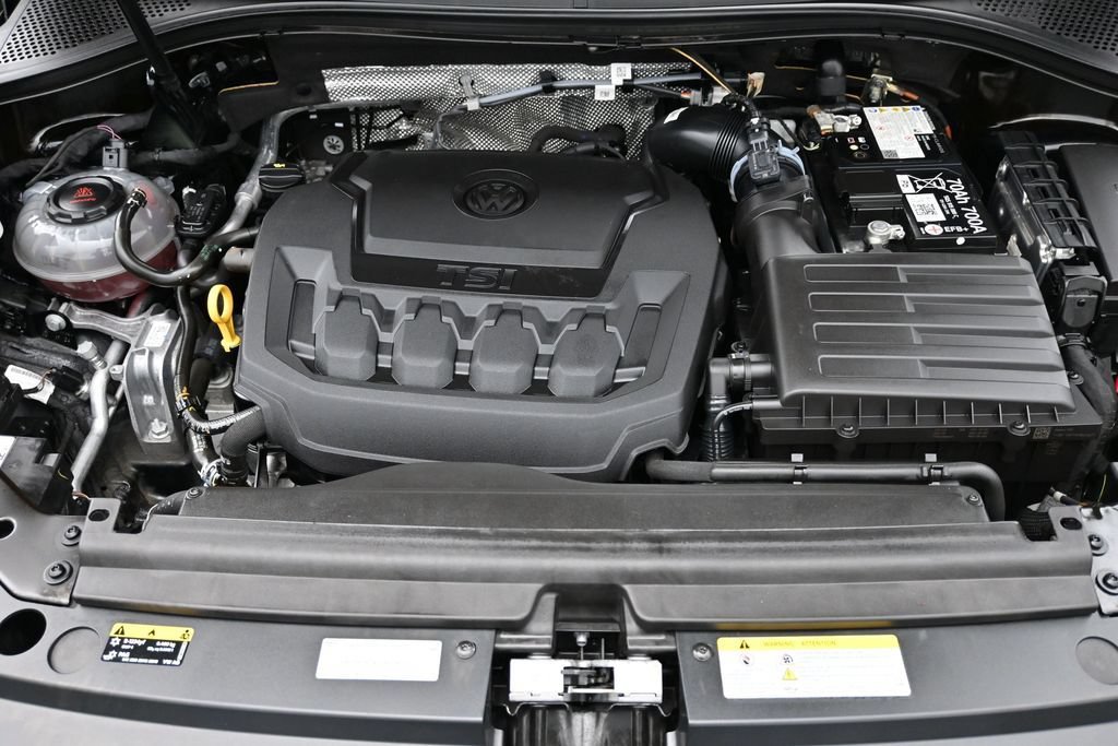 Used 2024 Volkswagen Tiguan SE R-Line AWD/4WD image 15