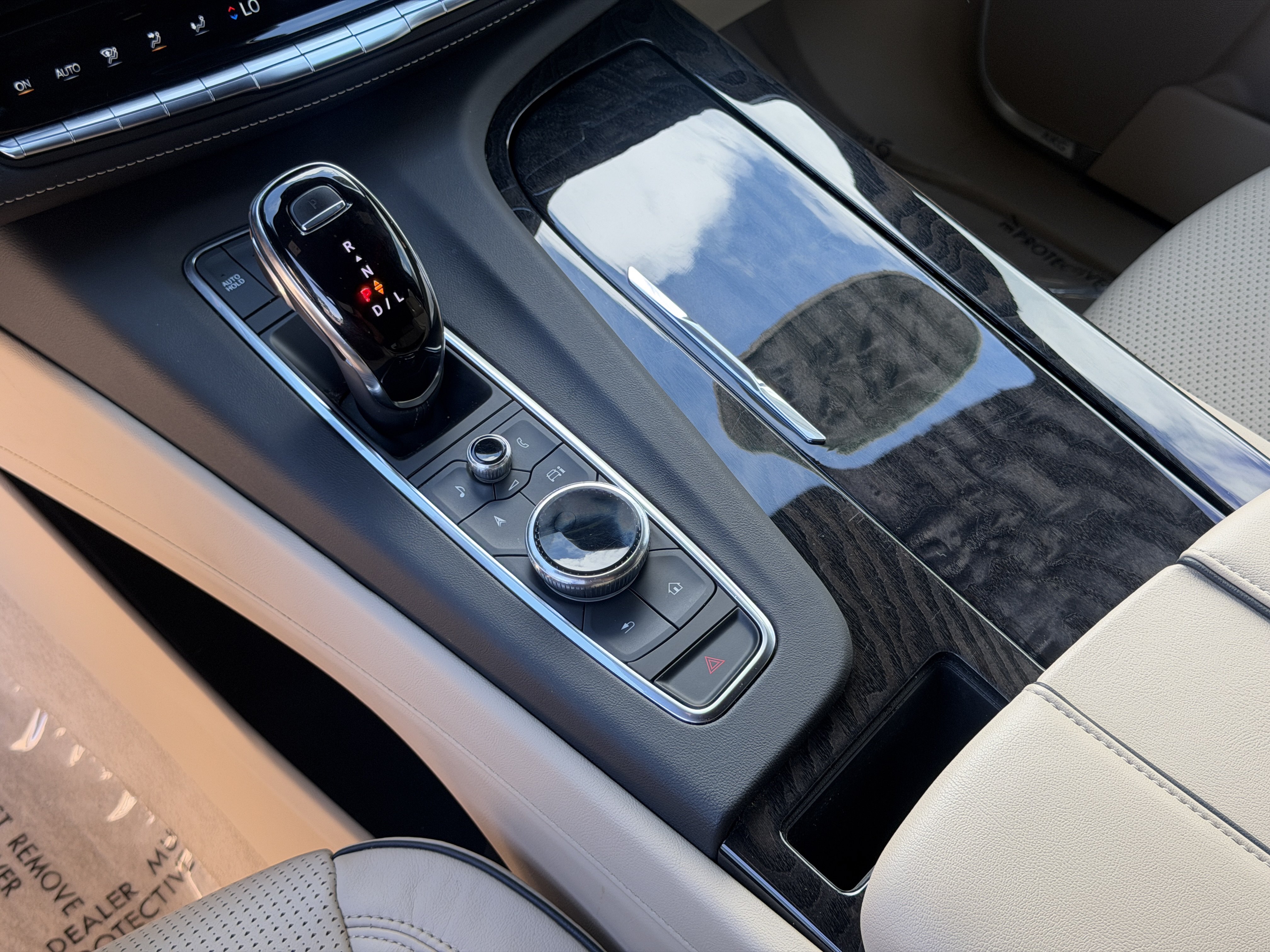 Used 2021 Cadillac Escalade Premium Luxury w/ LPO, Illumination Package AWD/4WD image 30