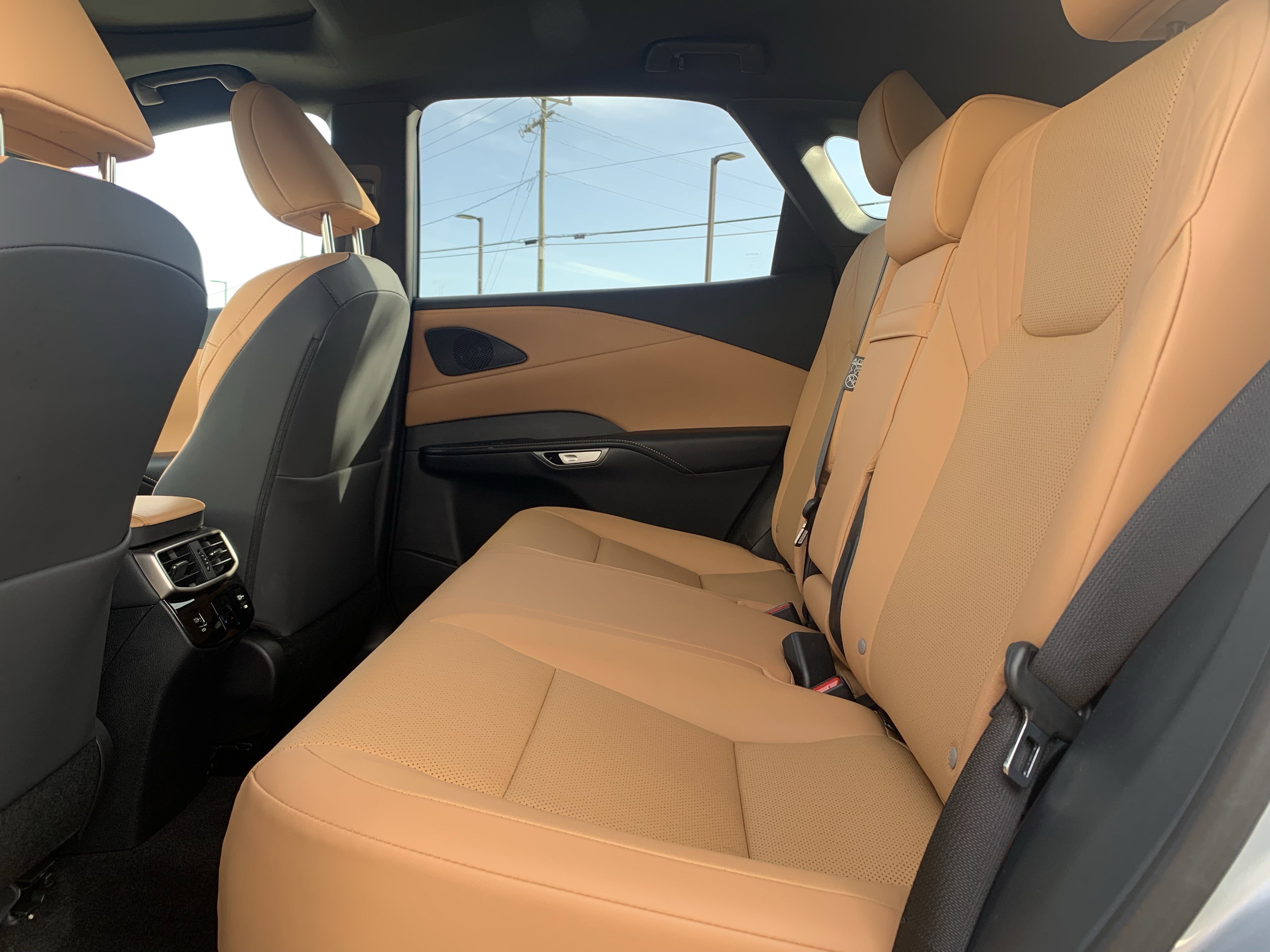 Used 2025 Lexus RX 350 Premium w/ Accessory Package (Z1) image 32