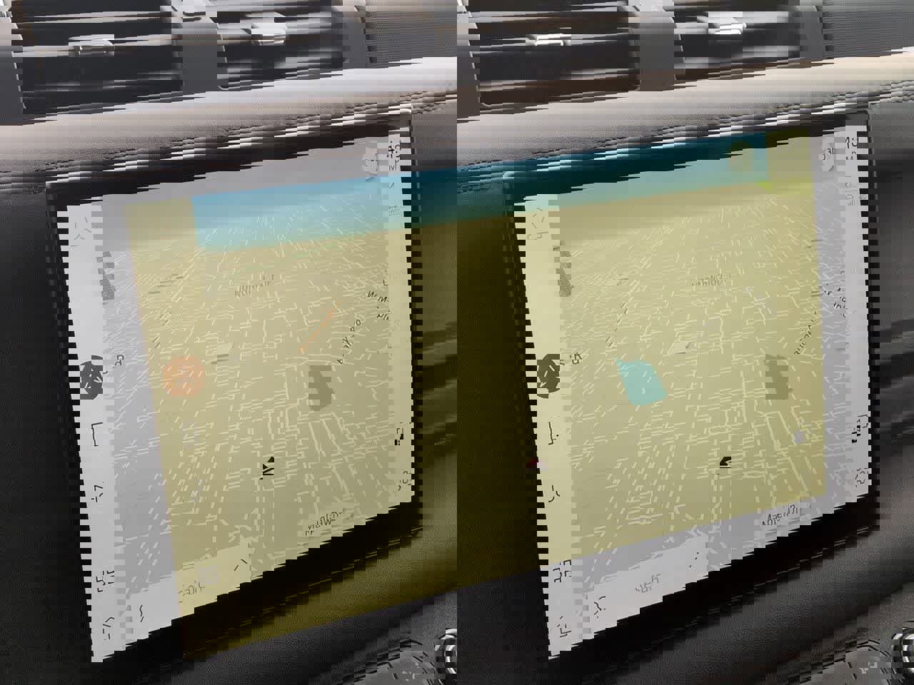 Used 2024 Land Rover Defender 130 X-Dynamic SE image 31