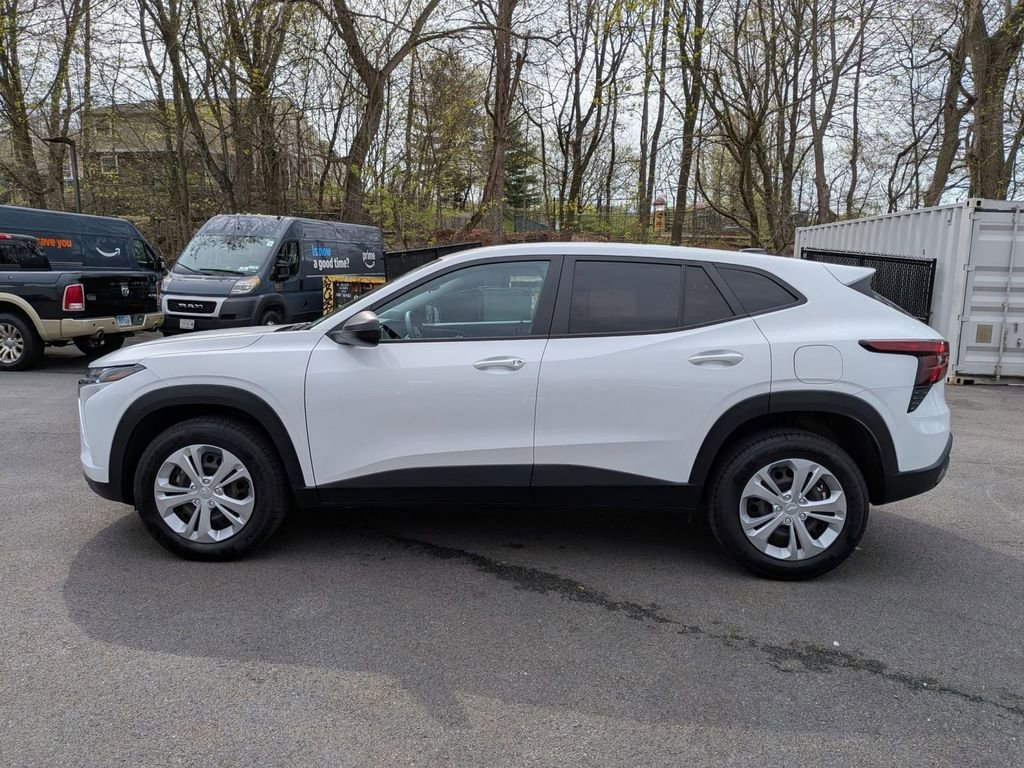 Used 2024 Chevrolet Trax LS FWD image 8