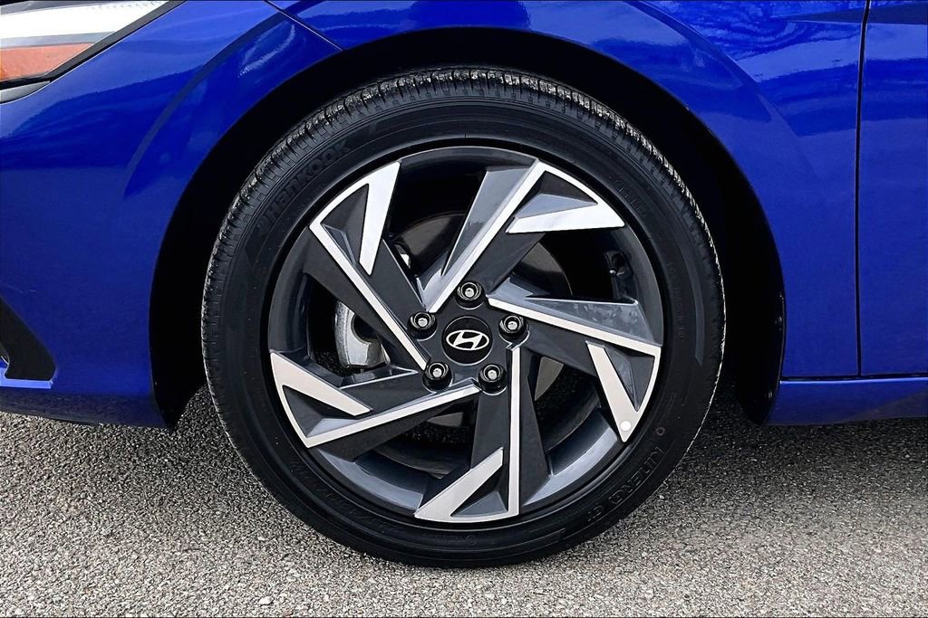Used 2025 Hyundai Elantra SEL image 8