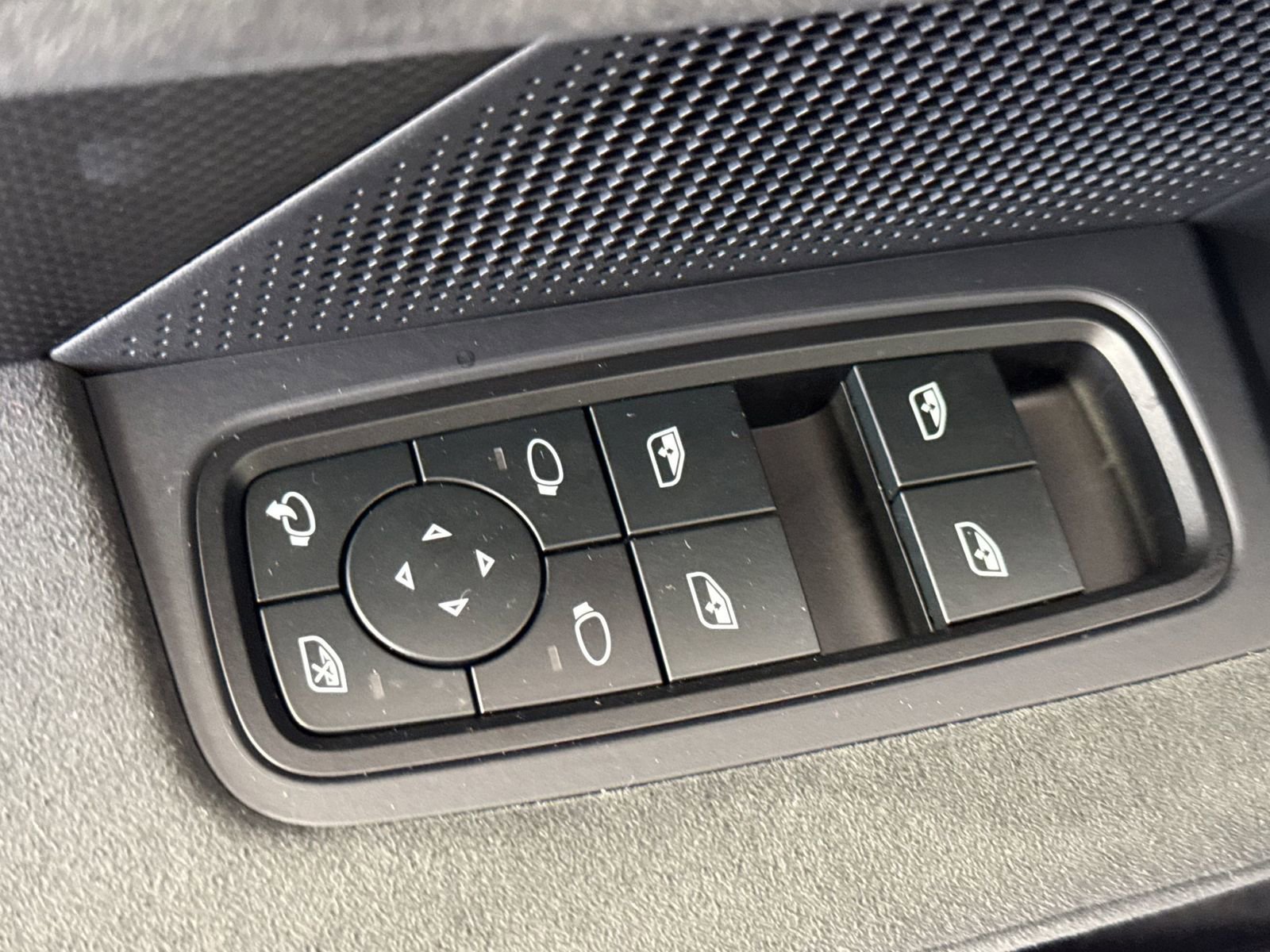 New 2026 Porsche Taycan GTS image 12