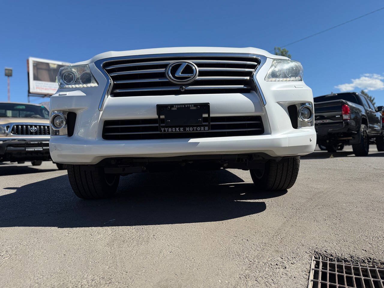 Used 2013 Lexus LX 570 4WD w/ Luxury Pkg image 16