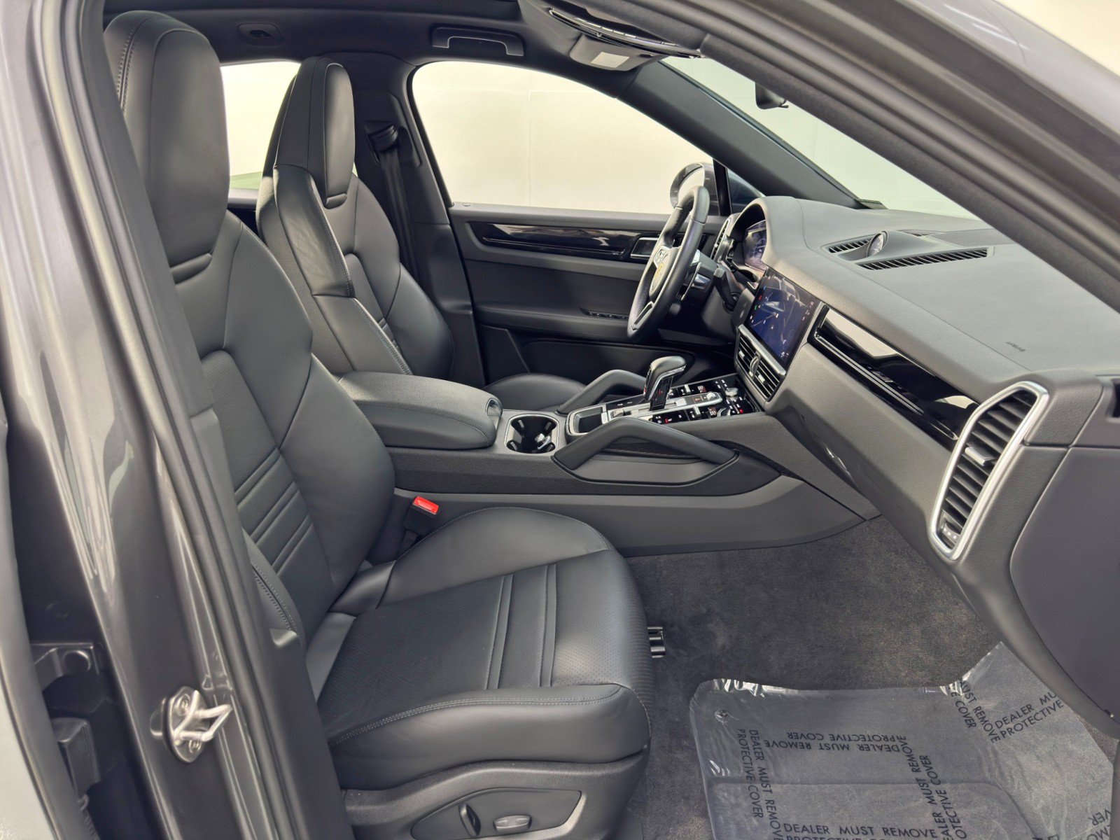 Used 2023 Porsche Cayenne Coupe AWD/4WD image 16