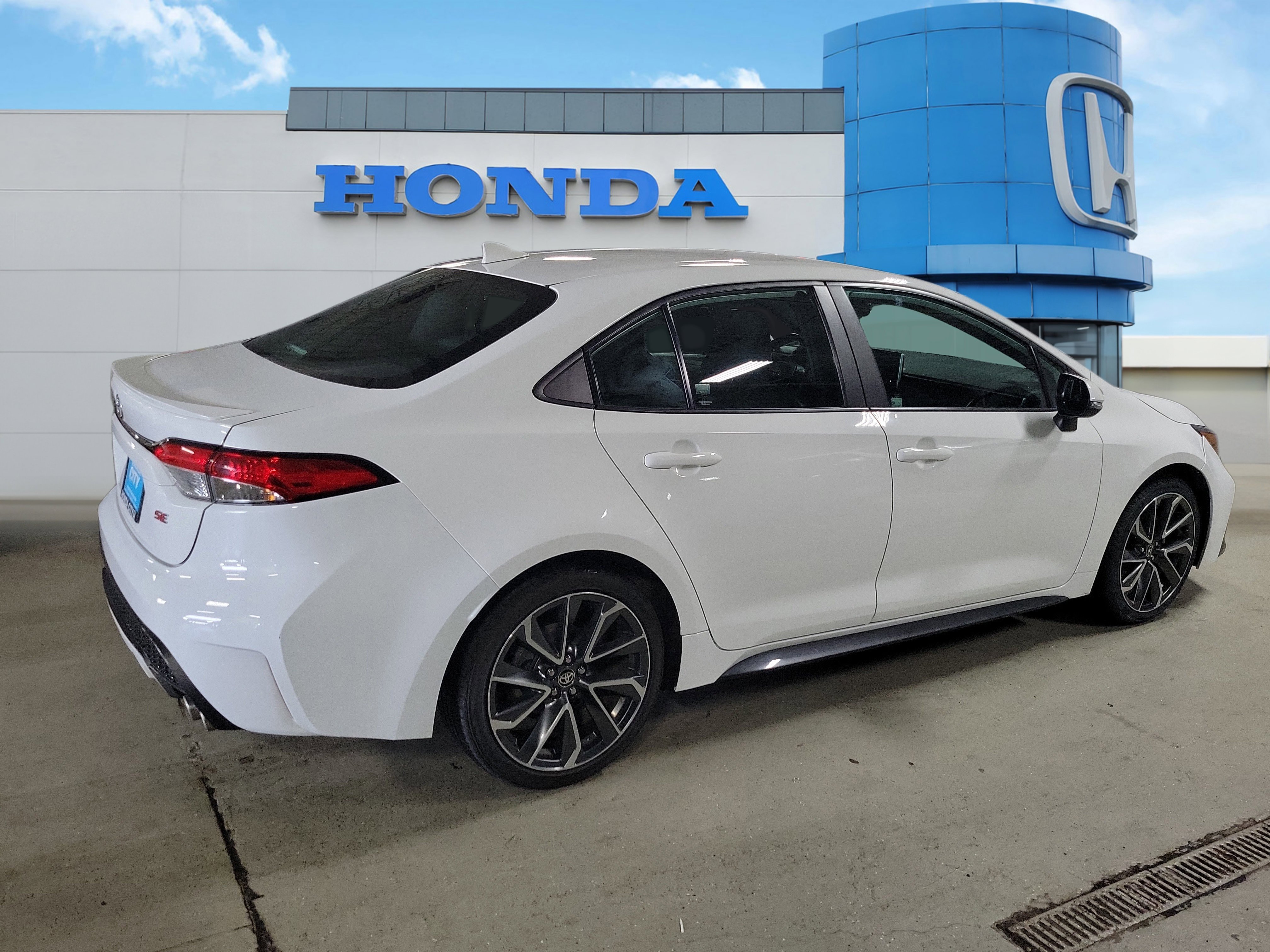 Used 2021 Toyota Corolla SE w/ Carpet Mat Package (TMS) image 5