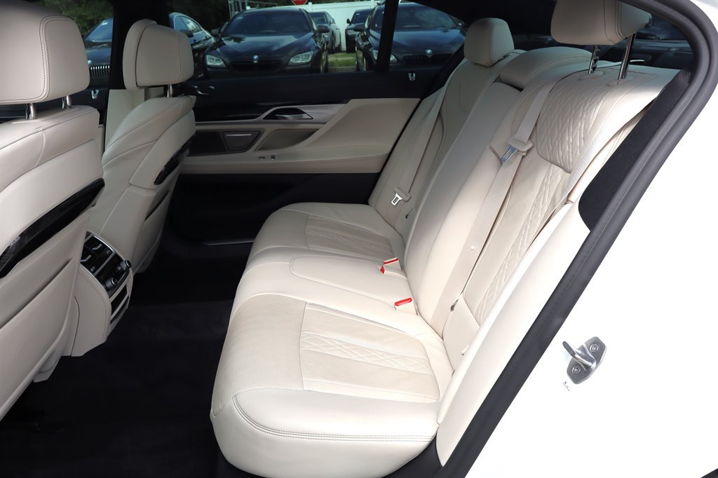 Used 2020 BMW 740i w/ M Sport Package RWD image 25