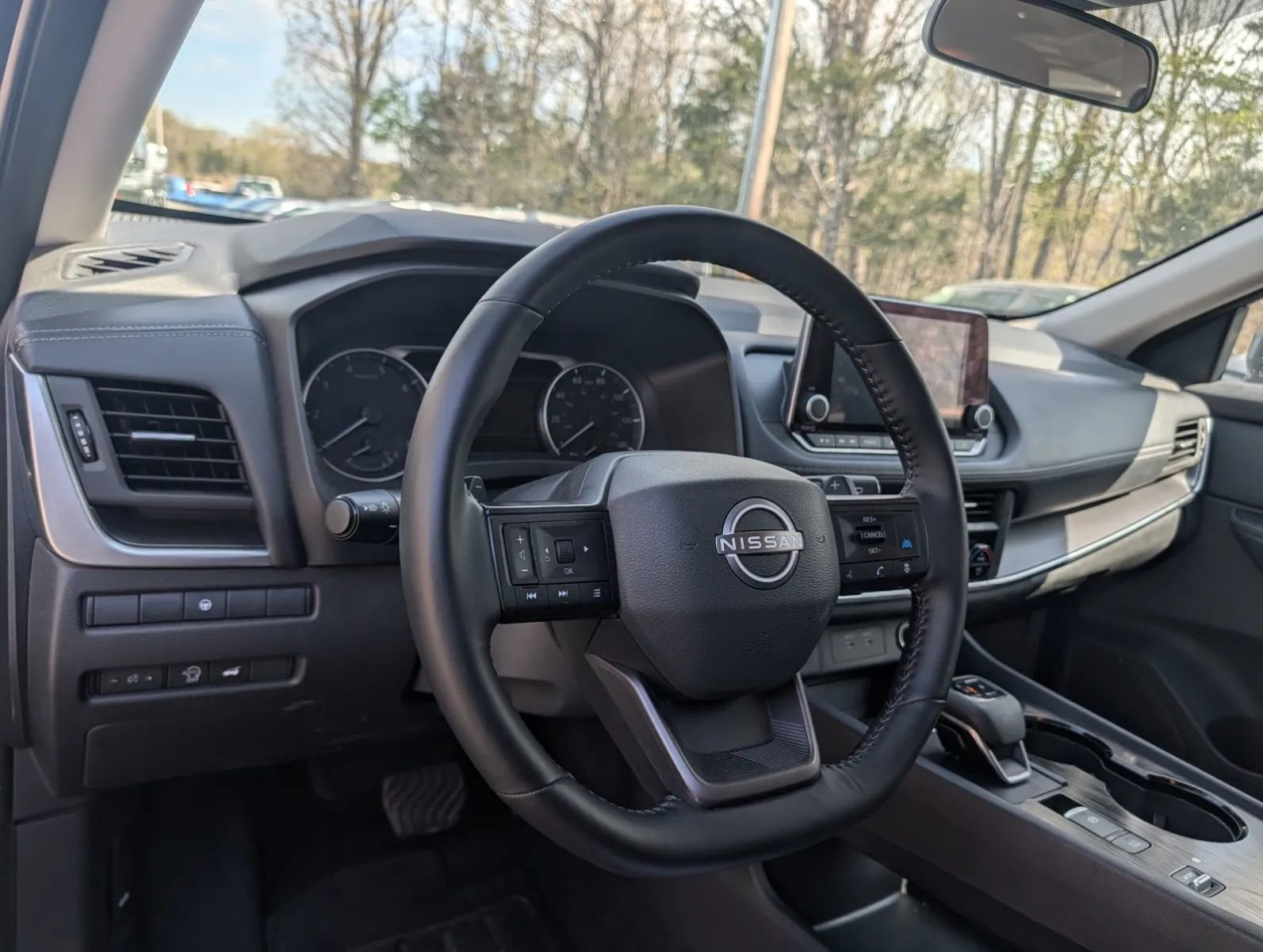 Used 2025 Nissan Rogue SV image 7