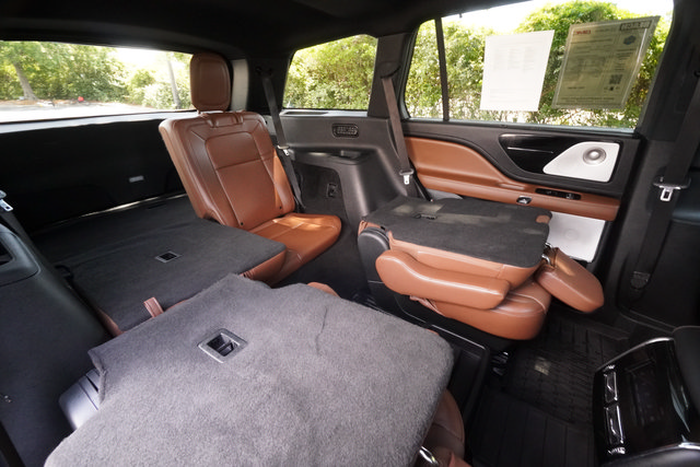 Used 2024 Lincoln Aviator Reserve w/ Equipment Group 201A RWD image 25