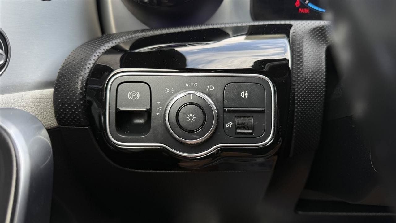 Used 2023 Mercedes-Benz CLA 250 4MATIC image 46