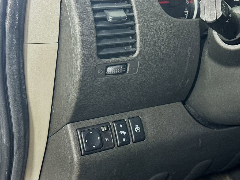 Used 2012 Nissan Pathfinder LE RWD image 10