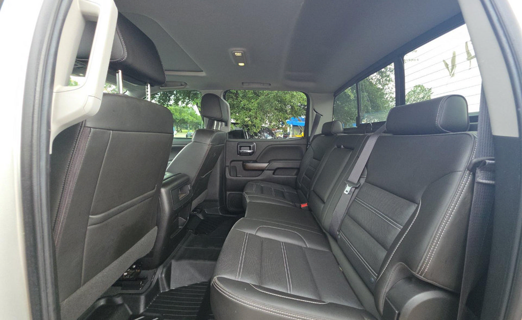 Used 2019 GMC Sierra 2500 Denali w/ Duramax Plus Package AWD/4WD image 17