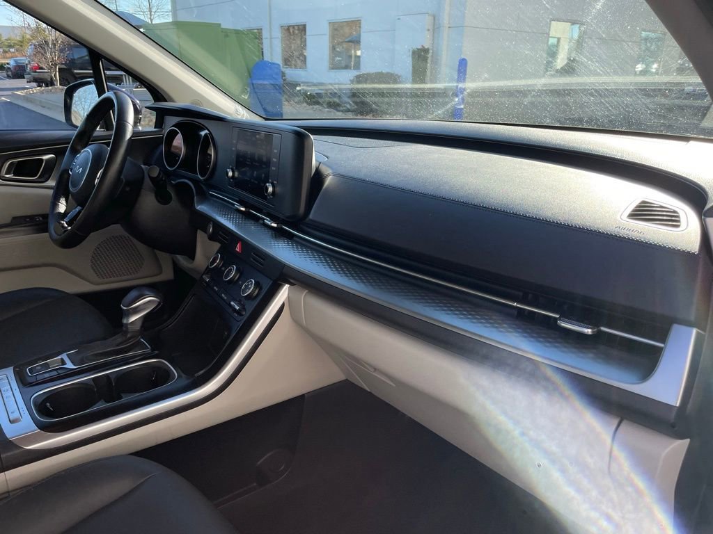 Used 2023 Kia Carnival LX image 33